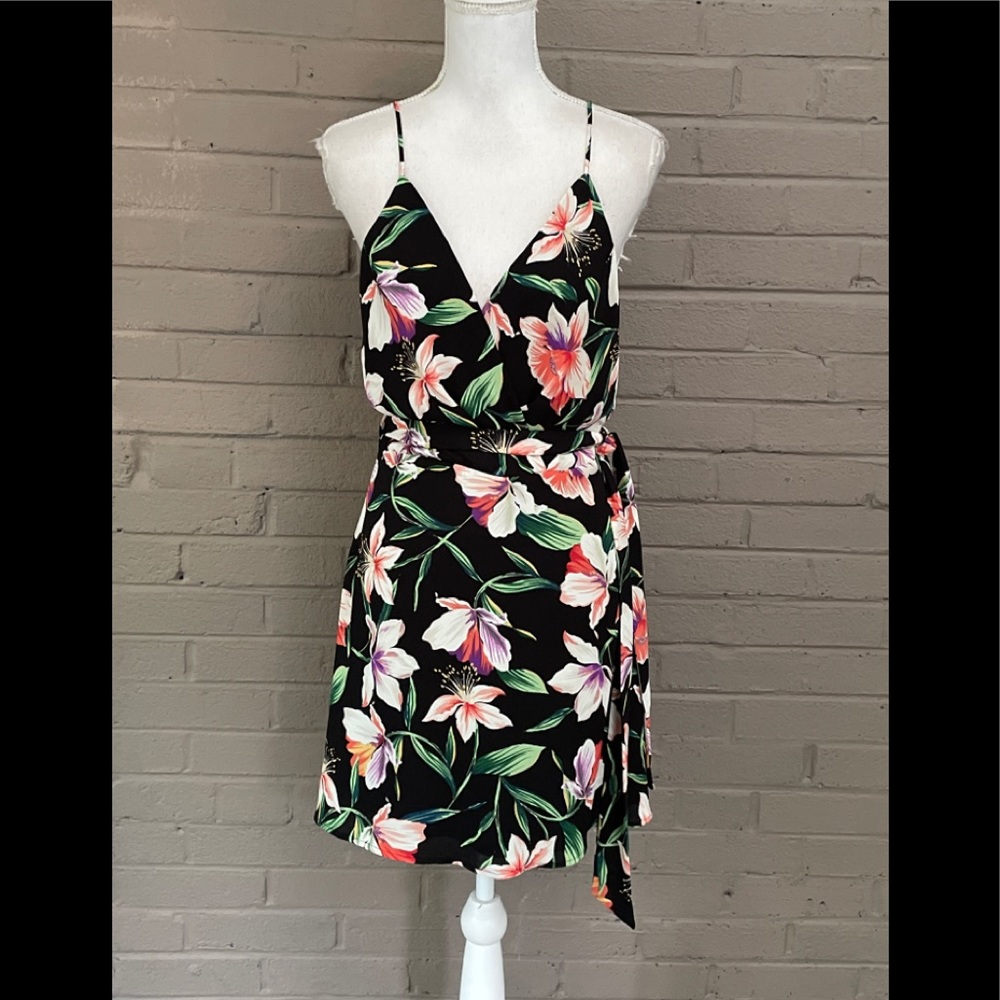 Francesca’s NWT LUSH floral print dress M